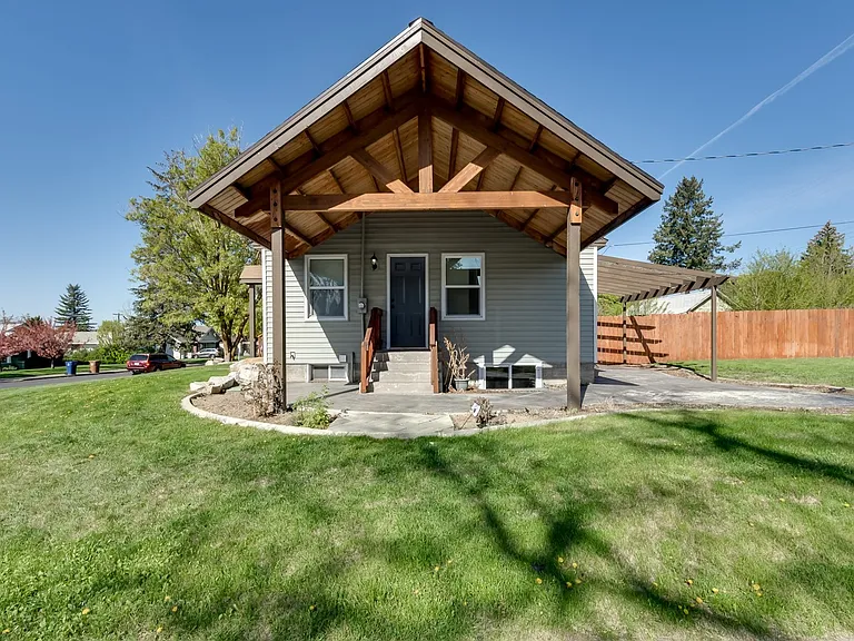 1504 W Kiernan Ave — Photo 3
