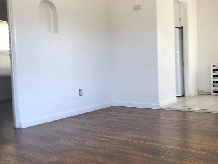 2075 Harrison Ave — Photo 2
