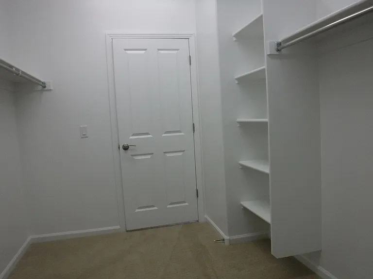 2433 E Josephine View Dr — Photo 10