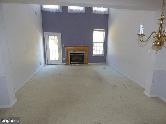 5th image of 215 Brynwood St