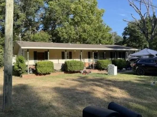 209 N Robinson St, Big Sandy, TX 75755