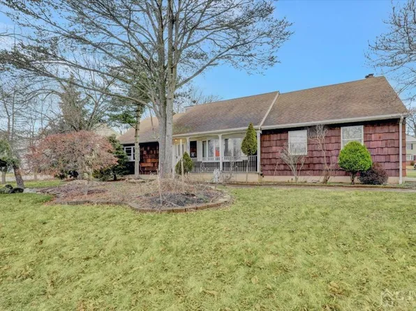 1067 Bordentown Ave, Parlin, NJ 08859