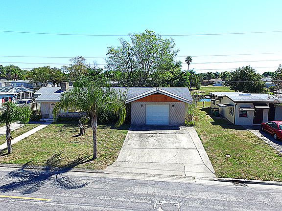 3rd image of 651 Palmetto Dr NE