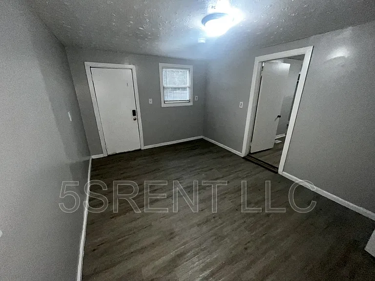 240 S Mary Ellen St #B — Photo 10