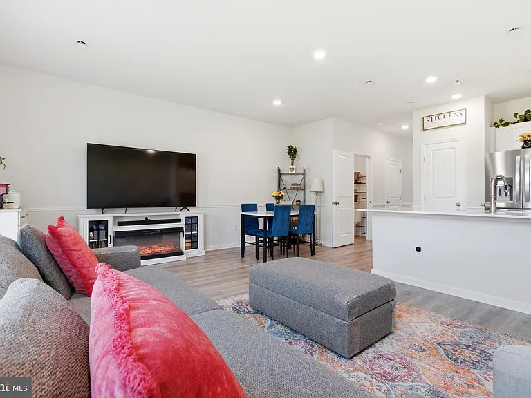 53 Elliot Ln — Photo 6