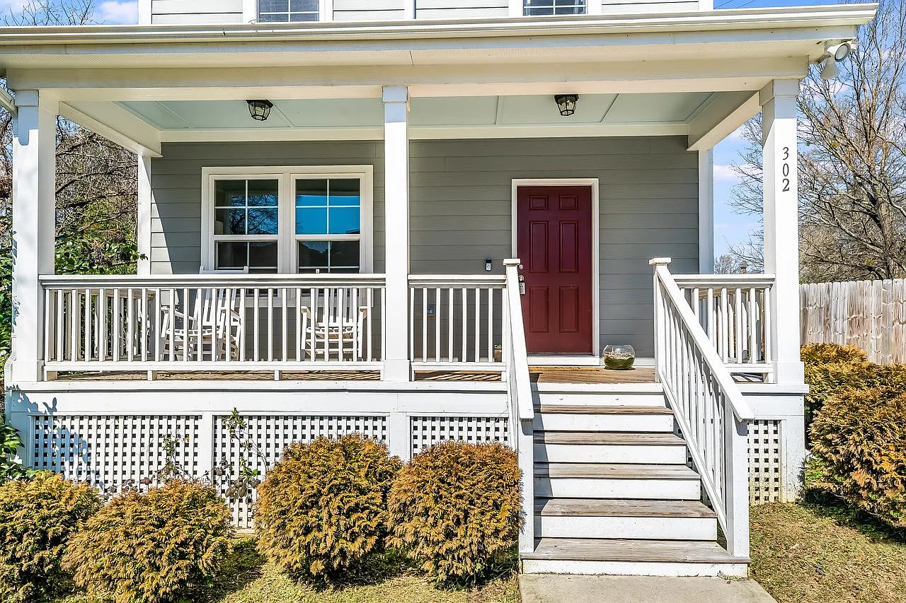 3 bed, 2.5 bath, 1569 sqft, $2,300 — Photo 1