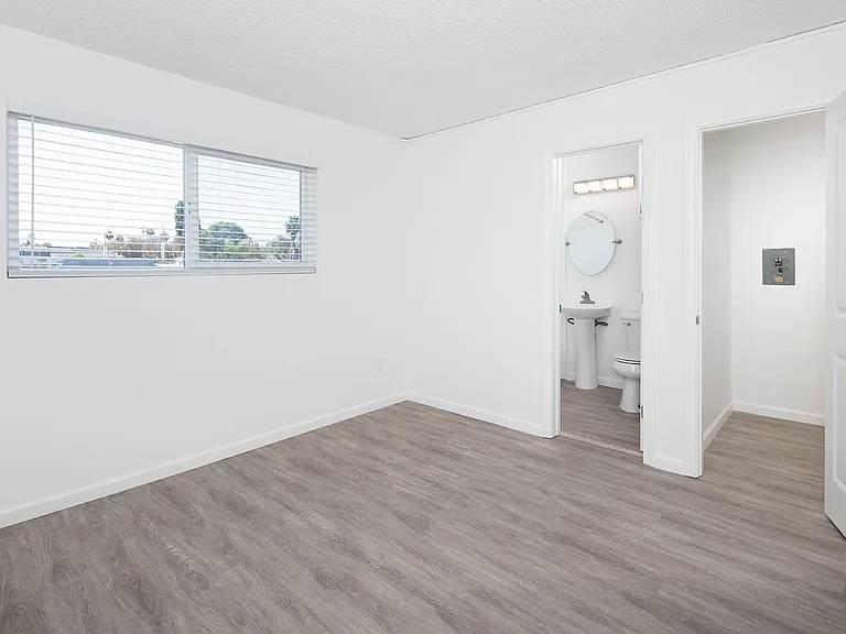 Aztec Pacific Apartments — Photo 56