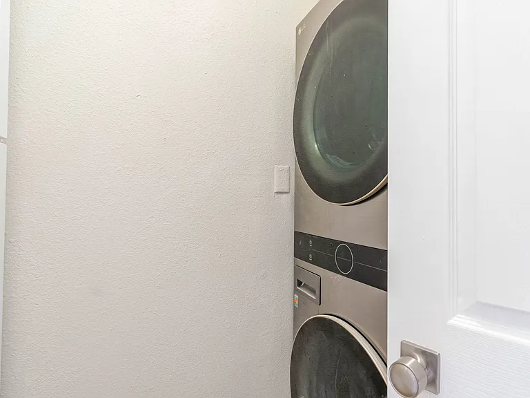7137 Greeley St #7 — Photo 9