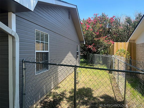 5th image of 206 N Sunset Dr