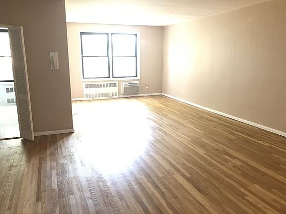 3rd image of 10230 Queens Blvd APT 2E
