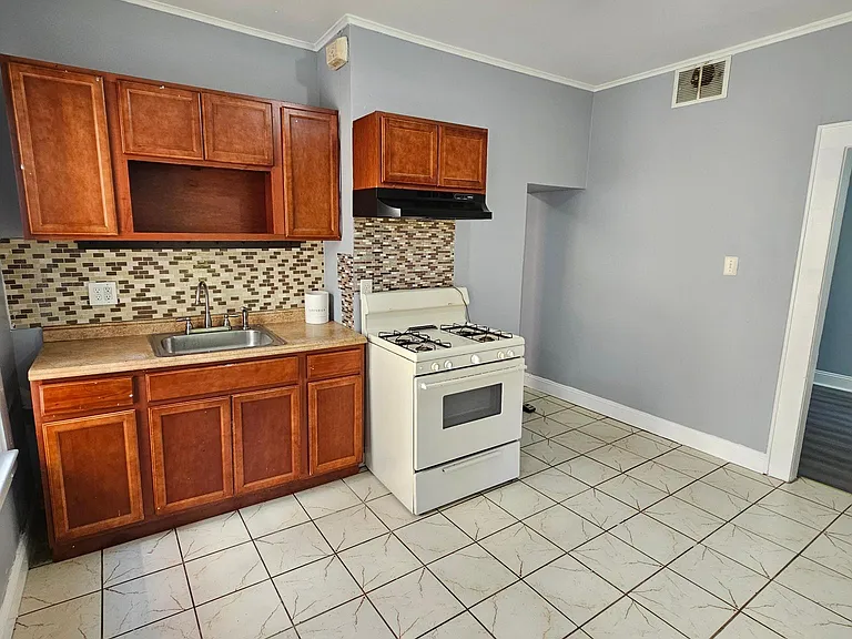 654 20th Ave #2 — Photo 3