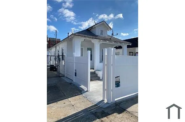 Building Photo - 171 Beach 25th St #B