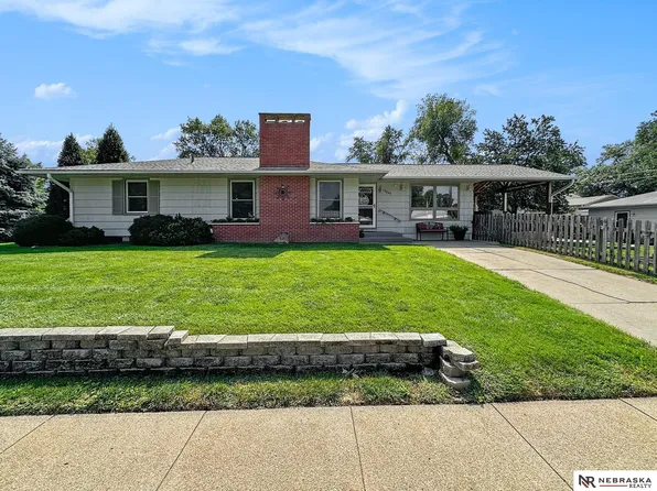 5845 Gladstone St, Lincoln, NE 68507