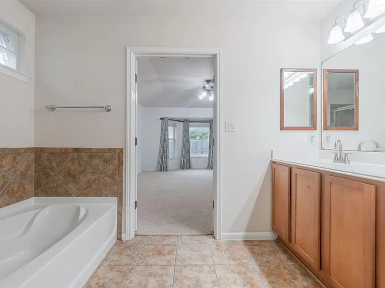 9408 Castle Pines Dr — Photo 23