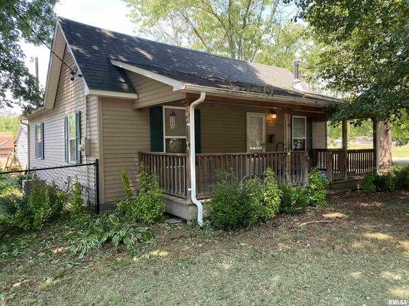 313 E 6th St, West Frankfort, IL 62896