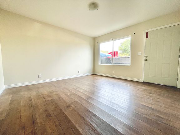 4th image of 10958 S Broadway #A