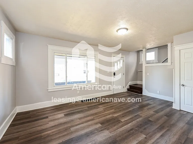 1441017_004_living_room_5.jpg