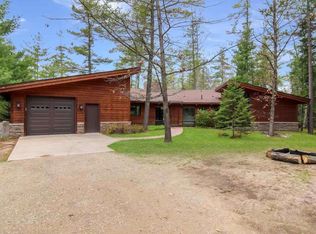 8395 Aarwood Trl NW, Rapid City, MI 49676