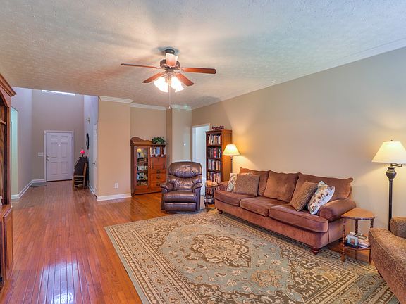 3rd image of 1617 Woodhaven Ct