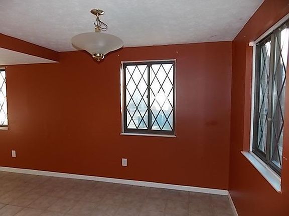 2nd image of 400 Wellington Ct