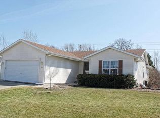 355 E Sunny Hill Dr, Elkhorn, WI 53121