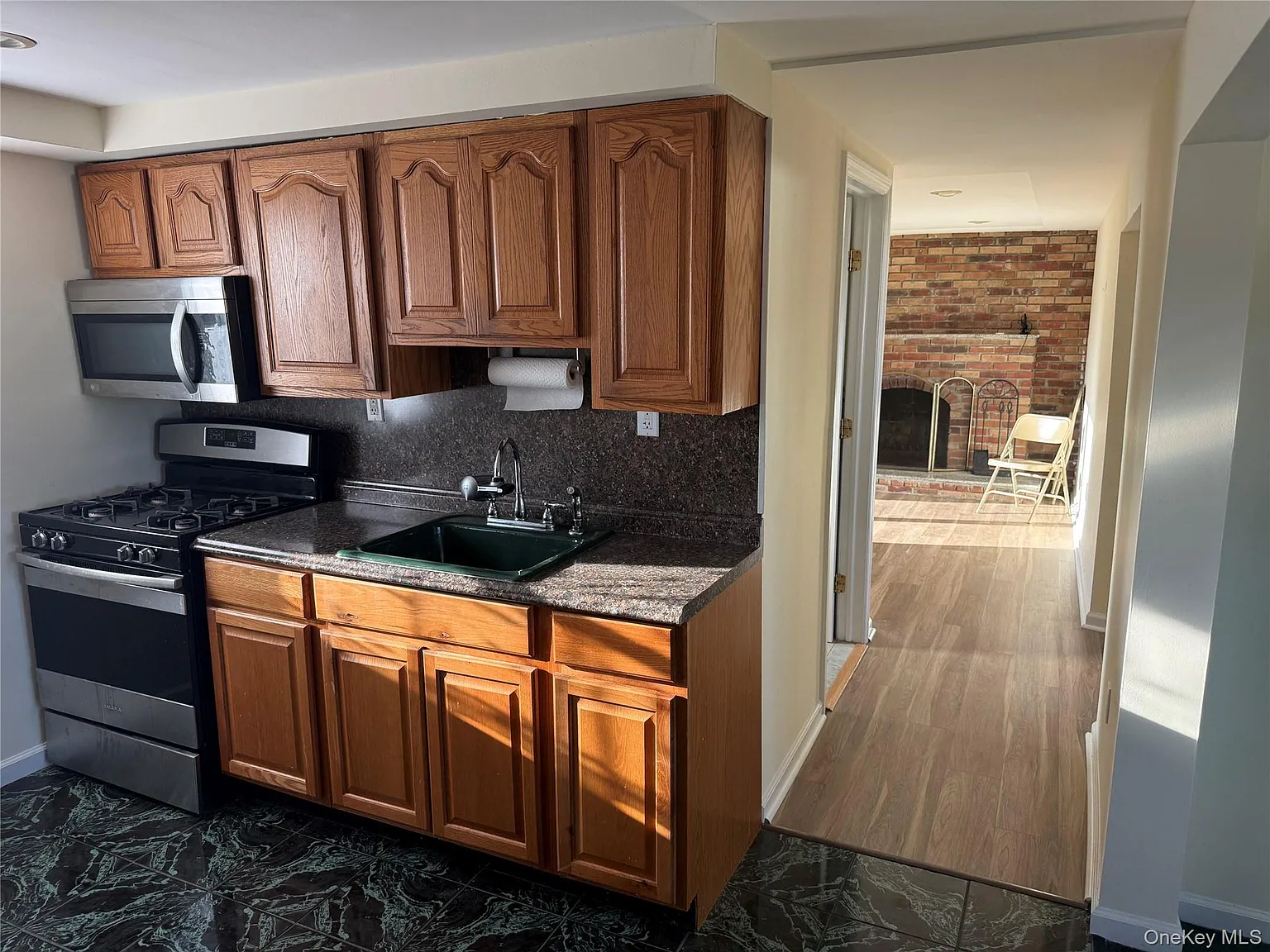 1 bed, 1.0 bath, 800 sqft, $2,400 — Photo 2