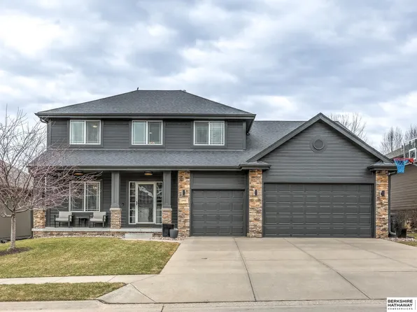18401 Harney St, Elkhorn, NE 68022