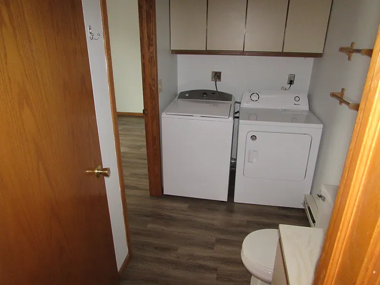 122-130 Maple Ct — Photo 3