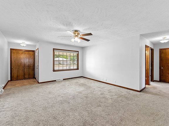 4th image of 1814 Roach St