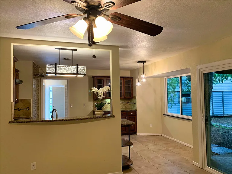 4905 Richmond Ave — Photo 6