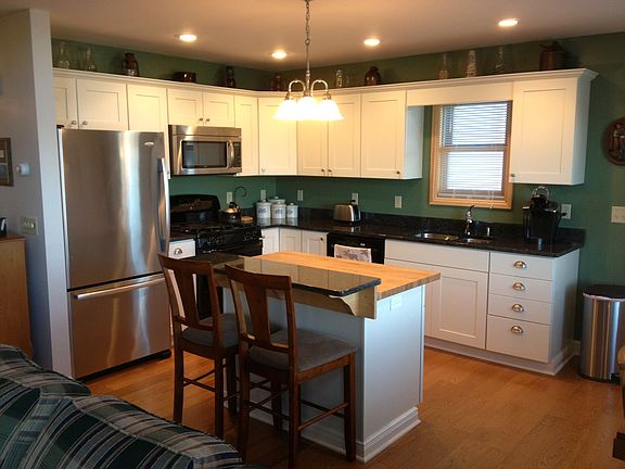 removable island in kitchen