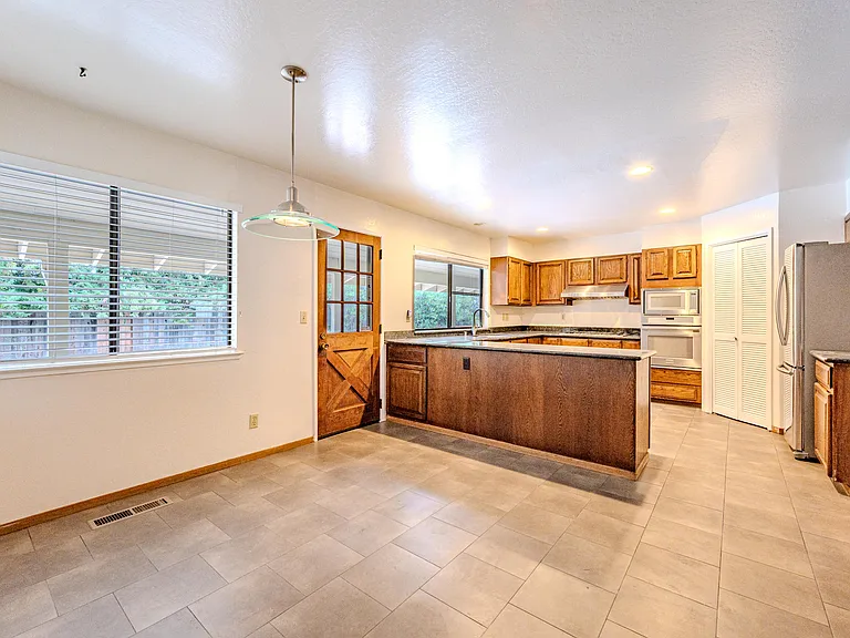 327 Clarkin Ct — Photo 12