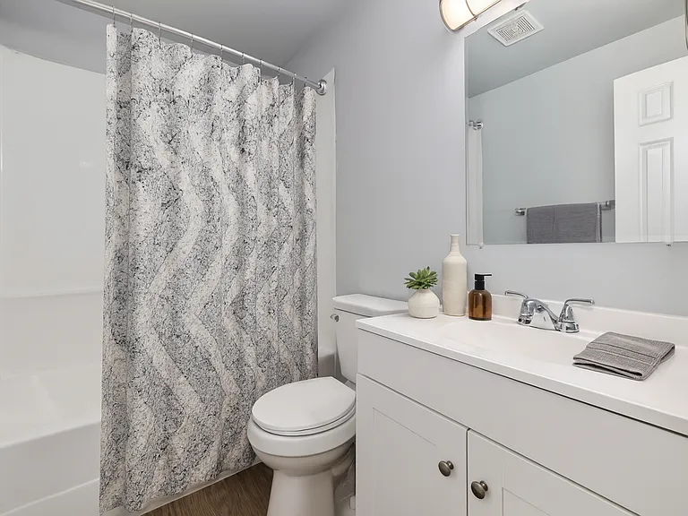 2-WEEKS FREE | North River Apartments — Photo 9