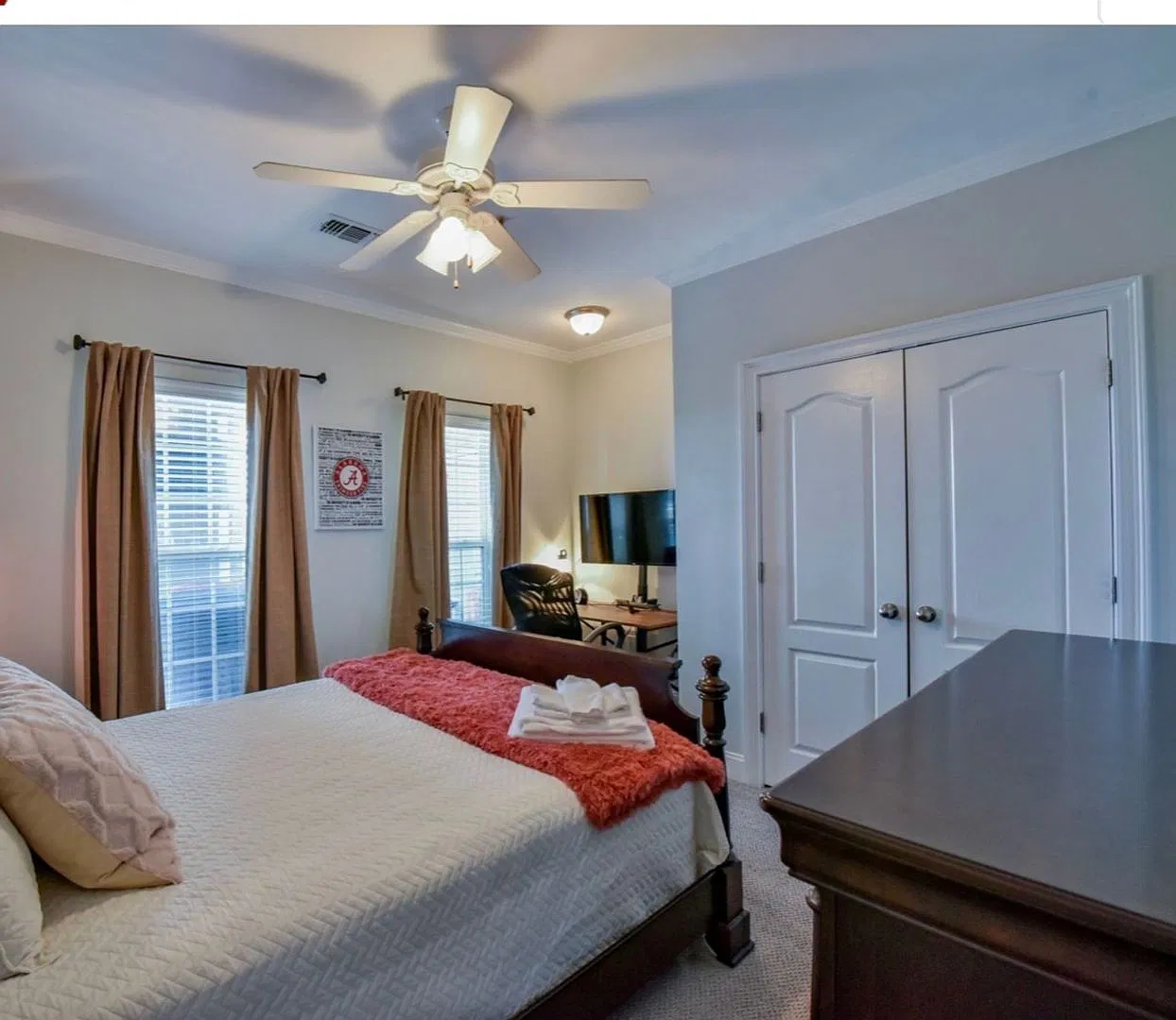 3 bed, 3 bath, furnished — Photo 1