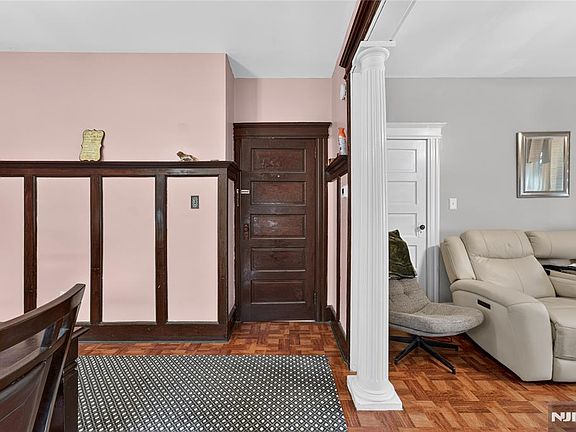 5th image of 76 Laurel Avenue
