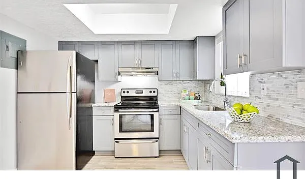 3 bed, 1000 sqft, $2,350 — Photo 2