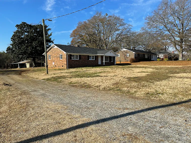 1517 Boiling Springs Rd — Photo 1