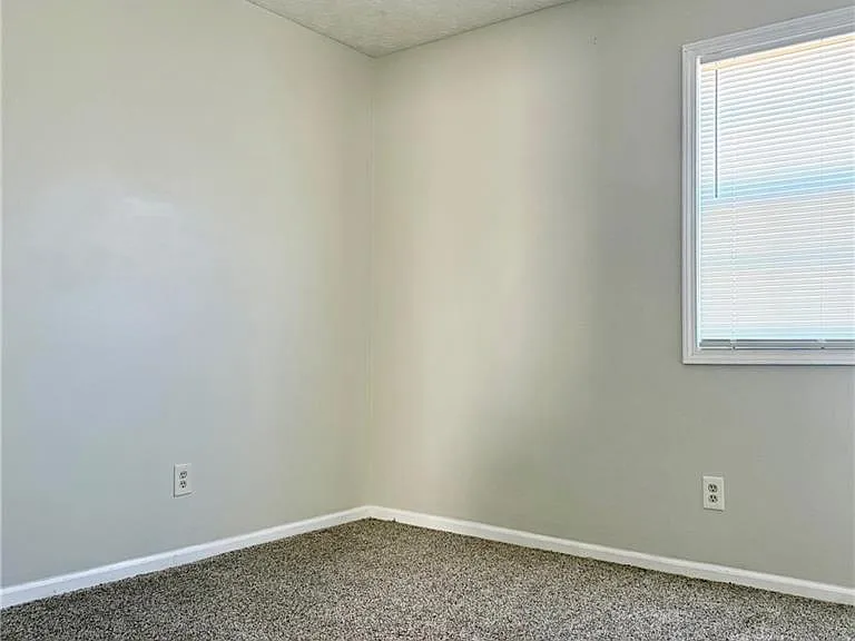 524 Julius Dr — Photo 10