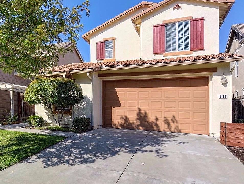 1st image of 909 Campfire Cir