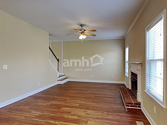 3rd image of 1143 Summerville Cir