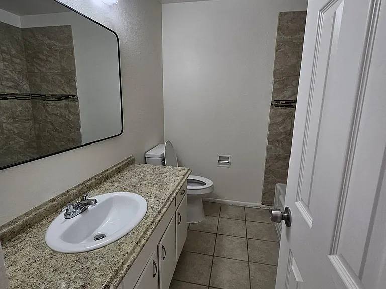 521 Palomas Dr SE #A — Photo 13