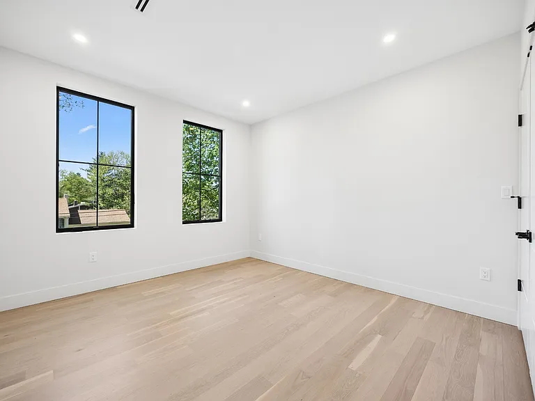 242 Hardenburgh Ave — Photo 32