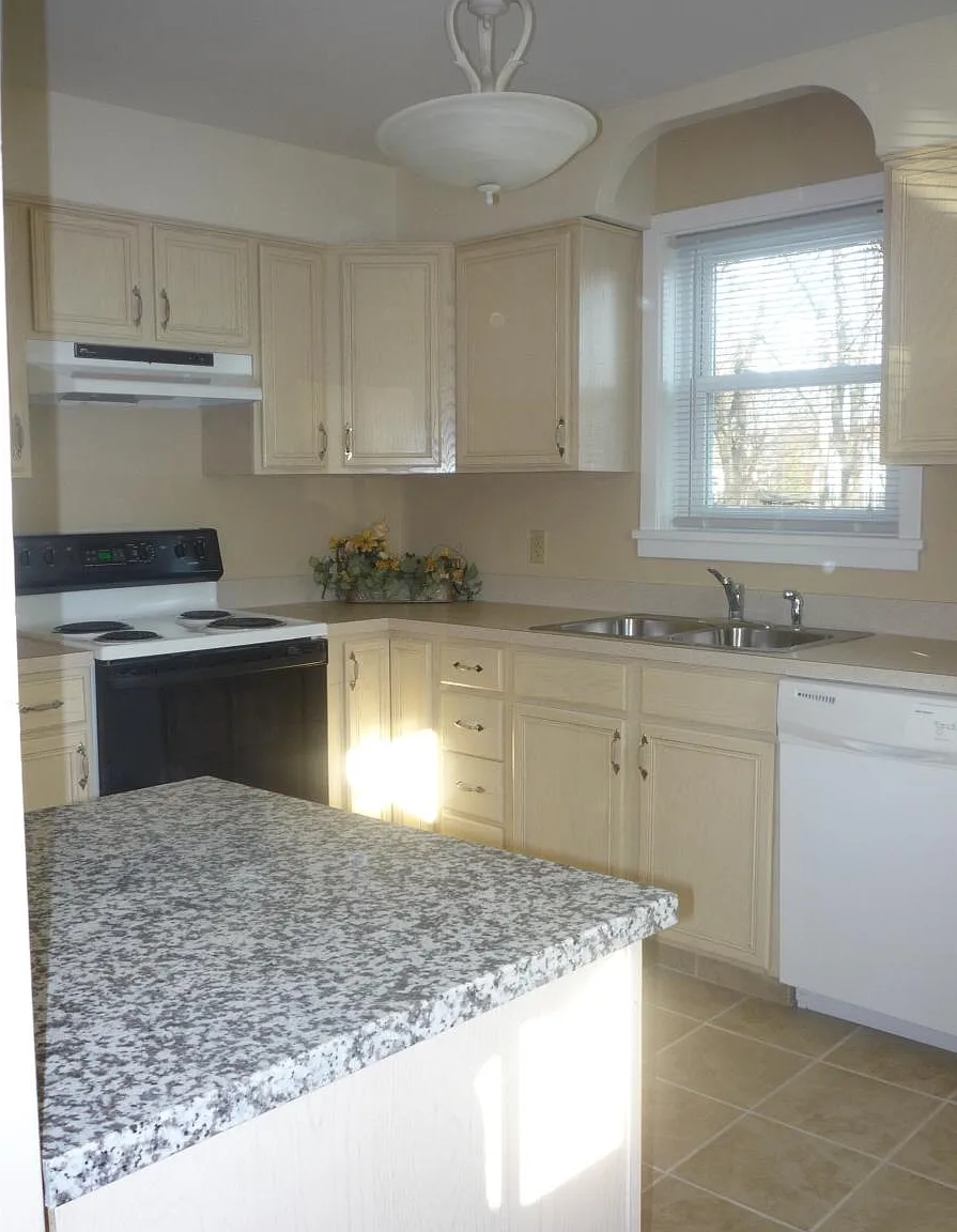 2 bed, 1796 sqft, $1,995 — Photo 3