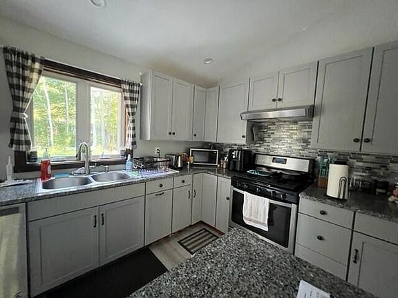 3rd image of 12 Foxridge Court