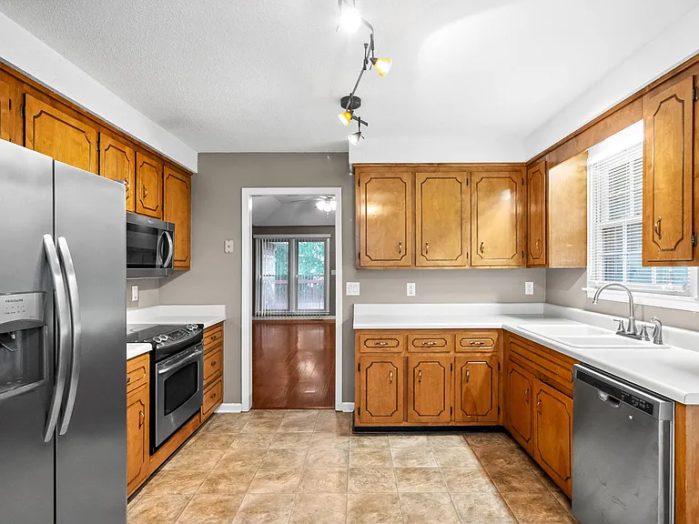 735 Cayce Dr — Photo 13