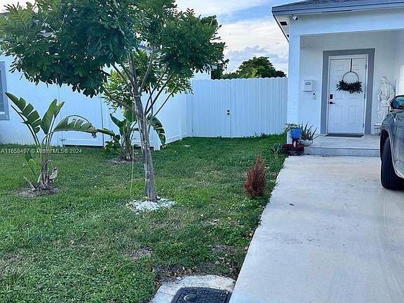 5th image of 216 NW 9th St