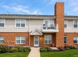 594 Olde English Cir, Howell, MI 48855
