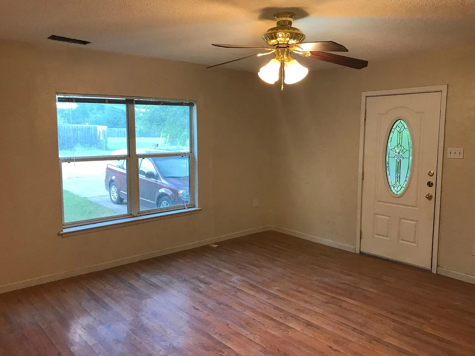 3 bed, 1300 sqft, $1,850 — Photo 3