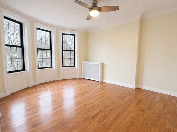 22 Chestnut St Floor 2