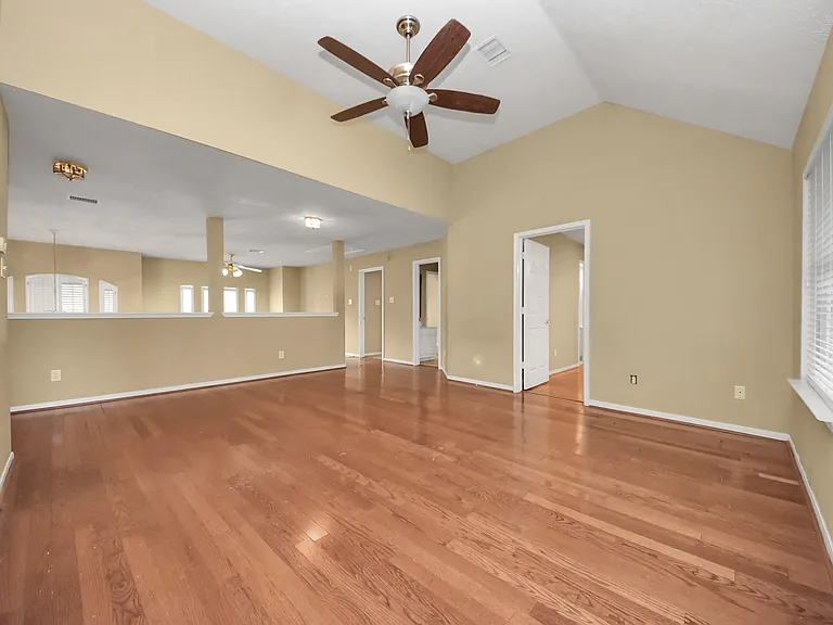 23003 Governorshire Dr — Photo 44